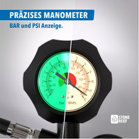 Nachleuchtendes Manometer des Reifendruckprüfers im Dunkeln abgelesen