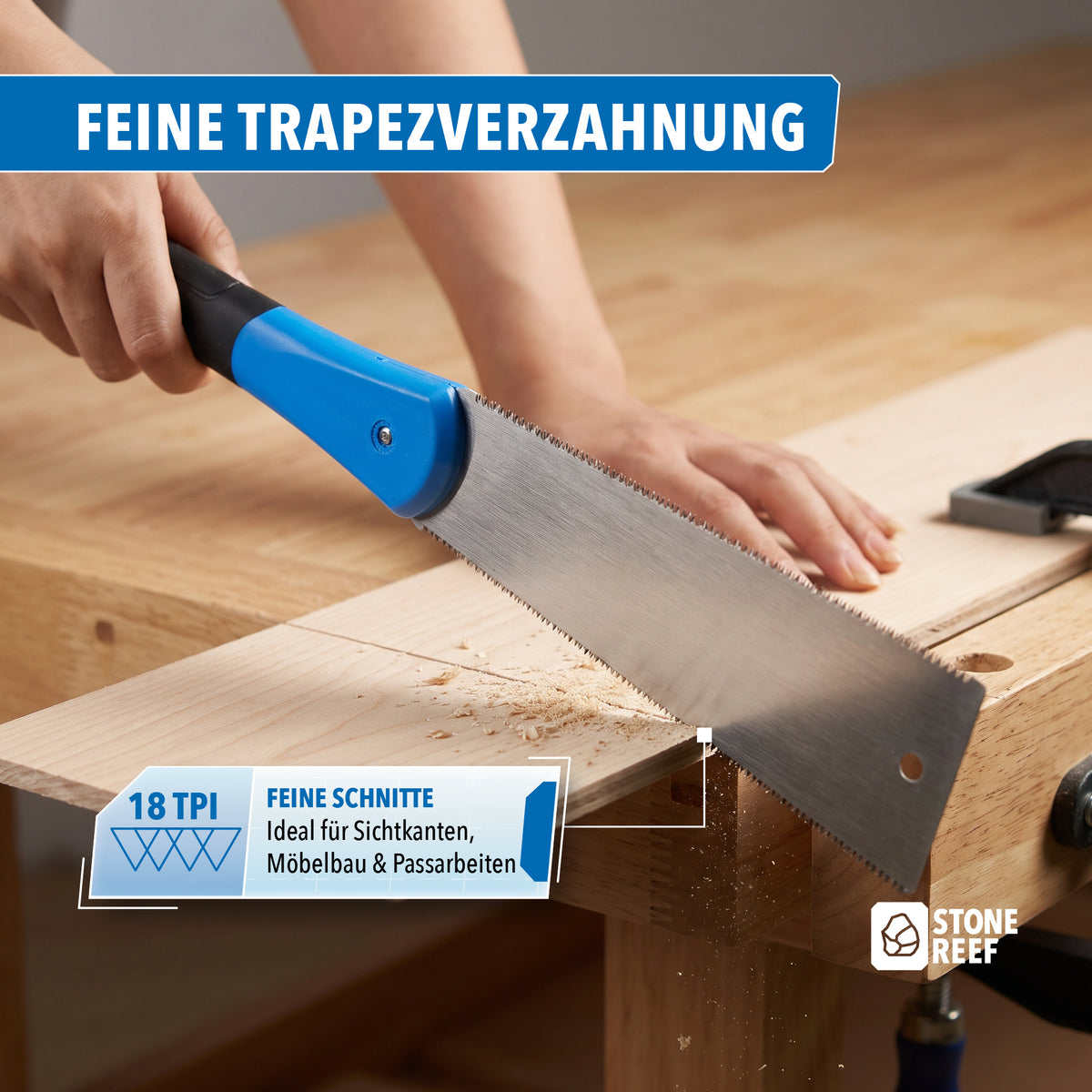 Anwendung der feinen Trapezverzahnung beim Sägen einer Holzleiste für saubere Sichtkanten